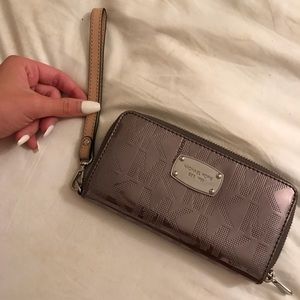 Michael Kors Grey shiny Wallet 👛